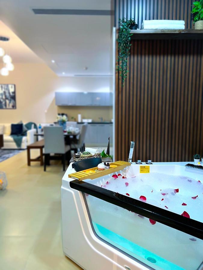 Stylish Apartment With A Jacuzzi Muskat Bagian luar foto
