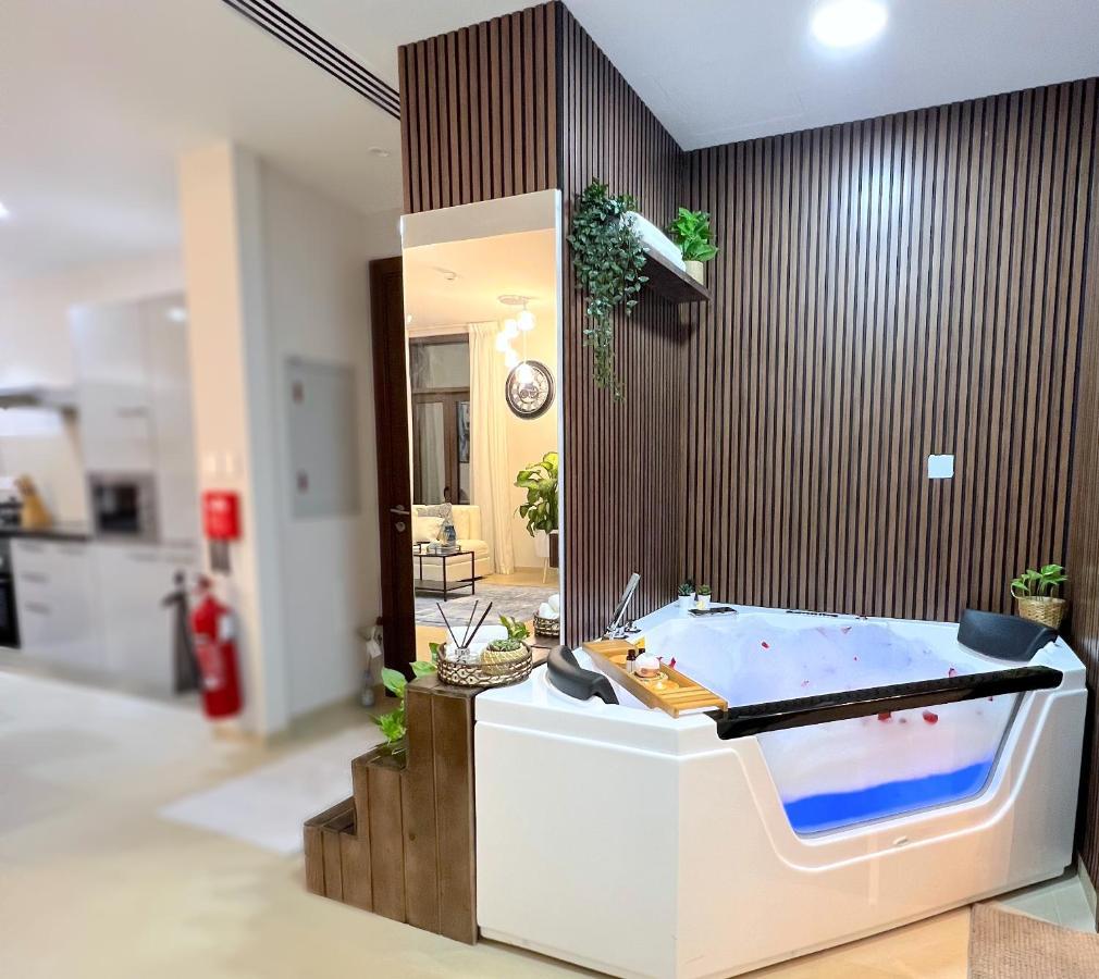 Stylish Apartment With A Jacuzzi Muskat Bagian luar foto